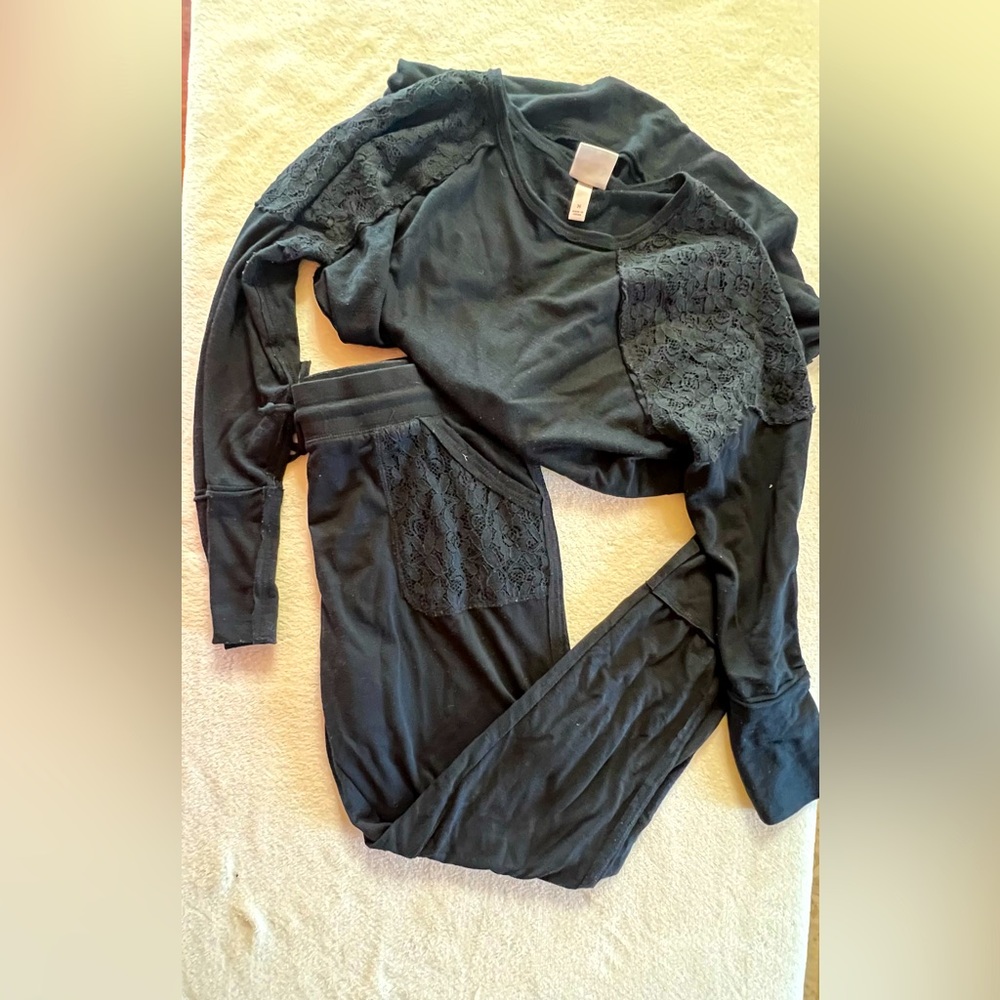 #126. Knox Rose Womens Jogger/Top Set Lace Floral Black Size M Top/L Bottom